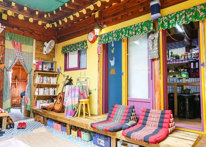 Uhbu\'S Guest House